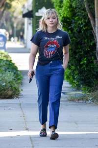 46426020_chloe-moretz-heads-to-a-meeting-in-beverly-hills-18.jpg