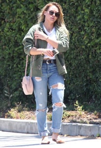 46527560_hilary-duff-ripped-jeans-out-and-about-in-la-adds-35.jpg