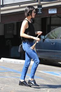 46835143_lucy-hale-32.jpg