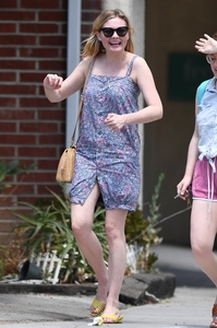 47134340_kirsten-dunst-out-in-a-floral-dress-in-toluca-lake-23.jpg