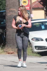 47491791_hilary-duff-heads-to-pilates-in-sherman-oaks-4.jpg