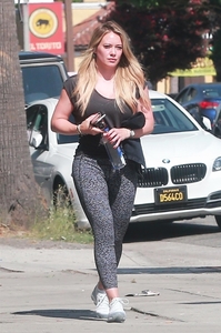 47491793_hilary-duff-heads-to-pilates-in-sherman-oaks-5.jpg