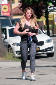 47491795_hilary-duff-heads-to-pilates-in-sherman-oaks-7.jpg