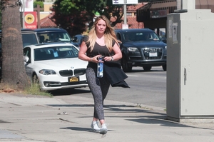 47491798_hilary-duff-heads-to-pilates-in-sherman-oaks-9.jpg