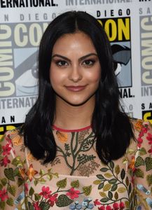 47496870_camila-mendes-and-lili-reinhart-riverdale-tv-show-photocall-at-comic-con-interna.jpg