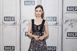 47713323_lily-collins-21.jpg