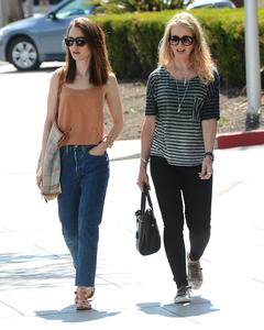 47802369_lily-collins-06.jpg