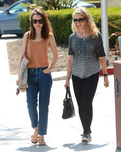47802374_lily-collins-09.jpg