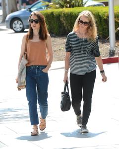 47802409_lily-collins-17.jpg