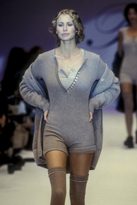 4_blumarine-fw-1993-11_html.thumb.JPEG.e8499aa33597e9d69f0119040b6342ab.JPEG