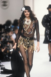 4_chanel-fw-1991-5_html.thumb.JPEG.83902b956977f83dd9b7d4a06acfbe05.JPEG