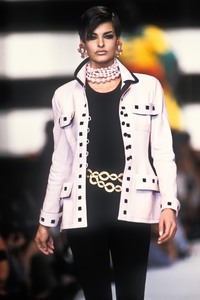 4_chanel-ss-1991-5_html.thumb.JPEG.c528d73cf1d31b4e43e7f31d72553c60.JPEG