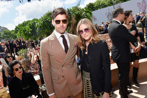 Olivia+Palermo+Christian+Dior+Front+Row+Paris+Mh3cfYlADd0x.jpg