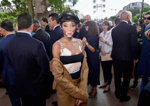 Winnie+Harlow+Christian+Dior+Front+Row+Paris+FZlgooTnWUrx.jpg