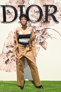 Winnie+Harlow+Christian+Dior+Photocall+Paris+S4JOvJ5aQWTx.jpg