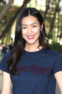 Liu+Wen+Chanel+Photo+Call+Paris+Fashion+Week+bXKe7cGpy2Gx.jpg