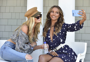 Jasmine+Tookes+FIJI+Water+REVOLVEintheHamptons+BFFSwirXsoNx.jpg