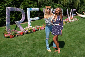 Jasmine+Tookes+REVOLVEintheHamptons+Kicks+N2sL0lRcnxyx.jpg