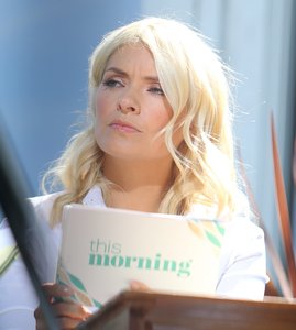     hollyw050717BZNImage104.jpg