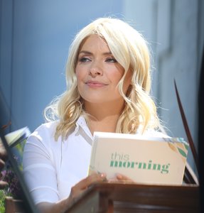    hollyw050717BZNImage107.jpg