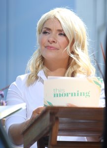     hollyw050717BZNImage108.jpg