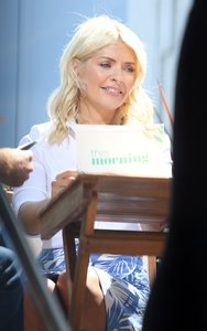     hollyw050717BZNImage110.jpg