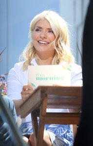    hollyw050717BZNImage111.jpg
