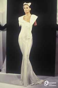 59614d7732eb9_ChristianDiorSpringSummer1999ParisHauteCouture.thumb.jpg.6dd64cf715bff435fb86557b09d8738f.jpg