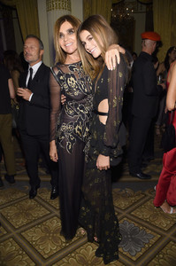 Carine+Roitfeld+Harper+Bazaar+Celebrates+ICONS+crWUYY0-NKJx.jpg