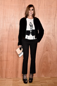 Carine+Roitfeld+Givenchy+Front+Row+Paris+Fashion+BT8H9-7Q5nZx.jpg