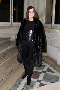 Carine+Roitfeld+Front+Row+Valentino+CpIdntc6UHFx.jpg