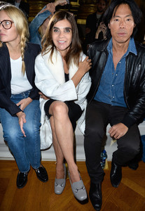 Carine+Roitfeld+Stella+McCartney+Front+Row+nhmkX7Uf6lyx.jpg