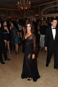 Carine+Roitfeld+Moet+Chandon+Toasts+Harper+YAjcQOQWE1Vx.jpg