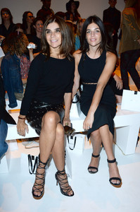 Carine+Roitfeld+Mugler+Front+Row+Paris+Fashion+AB_emtyqtfRx.jpg