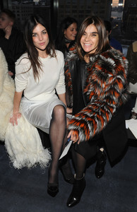 Carine+Roitfeld+Altuzarra+Front+Row+Mercedes+0j2J6EcKPFdx.jpg