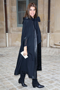 Carine+Roitfeld+Arrivals+Schiaparelli+Show+8fytzzWIVYqx.jpg