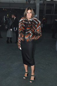 Carine+Roitfeld+Front+Row+Givenchy+Show+fxGDxOT1Itex.jpg