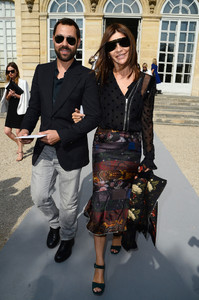 Carine+Roitfeld+PFW+Arrivals+Christian+Dior+vX3mMnDp9lZx.jpg