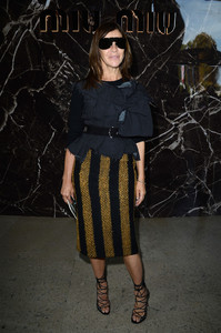 Carine+Roitfeld+PFW+Front+Row+Miu+Miu+7fgDET09Ltax.jpg