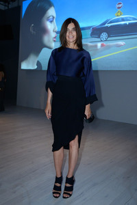 Carine+Roitfeld+MBFW+Press+Vernissage+RBDbVtlOrHmx.jpg