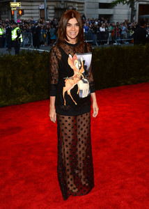 Carine+Roitfeld+Red+Carpet+Arrivals+Met+Gala+MgqvsTWAMN1x.jpg