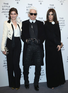 Carine+Roitfeld+CHANEL+Little+Black+Jacket+h3WQ6FV9R6Xx.jpg