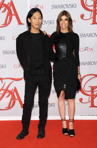 Carine+Roitfeld+2012+CFDA+Fashion+Awards+Arrivals+onTlhnB8U79x.jpg