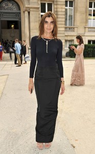 Carine+Roitfeld+Celebs+Valentino+Show+Paris+wfNmXP9dJtVx.jpg