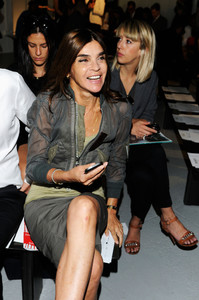 Carine+Roitfeld+Rodarte+Front+Row+Spring+2013+v9Bi3mHVJL_x.jpg