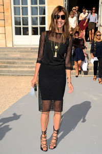 Carine+Roitfeld+Celebs+Christian+Dior+Show+yiE4-_vSyNlx.jpg