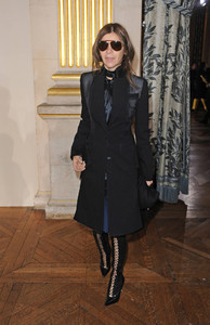 Carine+Roitfeld+Celebs+Paris+Fashion+Week+nIDVNNdsespx.jpg