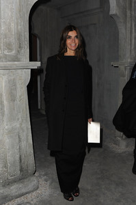 Carine+Roitfeld+Chanel+Paris+Bombay+Show+2011+DXgwjLHd_Ucx.jpg