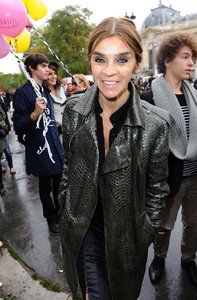 Carine+Roitfeld+Paris+Fashion+Week+Spring+Dx9_U3u4kZ7x.jpg