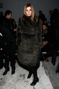 Carine+Roitfeld+Diesel+Black+Gold+Front+Row+SjXHJhzCE5Qx.jpg